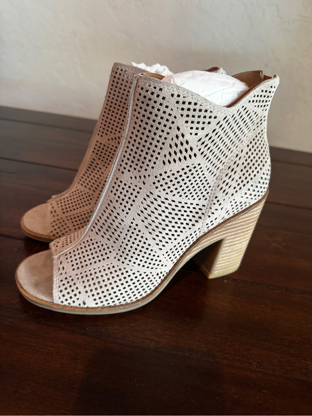 Lucky Brand Suede Perforated Peep-Toe Block Heel Booties in Light Gray Size 9.5